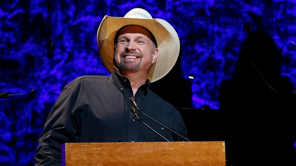 Garth Brooks has never endorsed keto diet weight loss gummies or any kind of CBD gummy products.